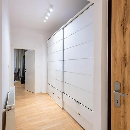Adm Central Modern Place - Wifi, Ac, Tv Apartment Bratislava